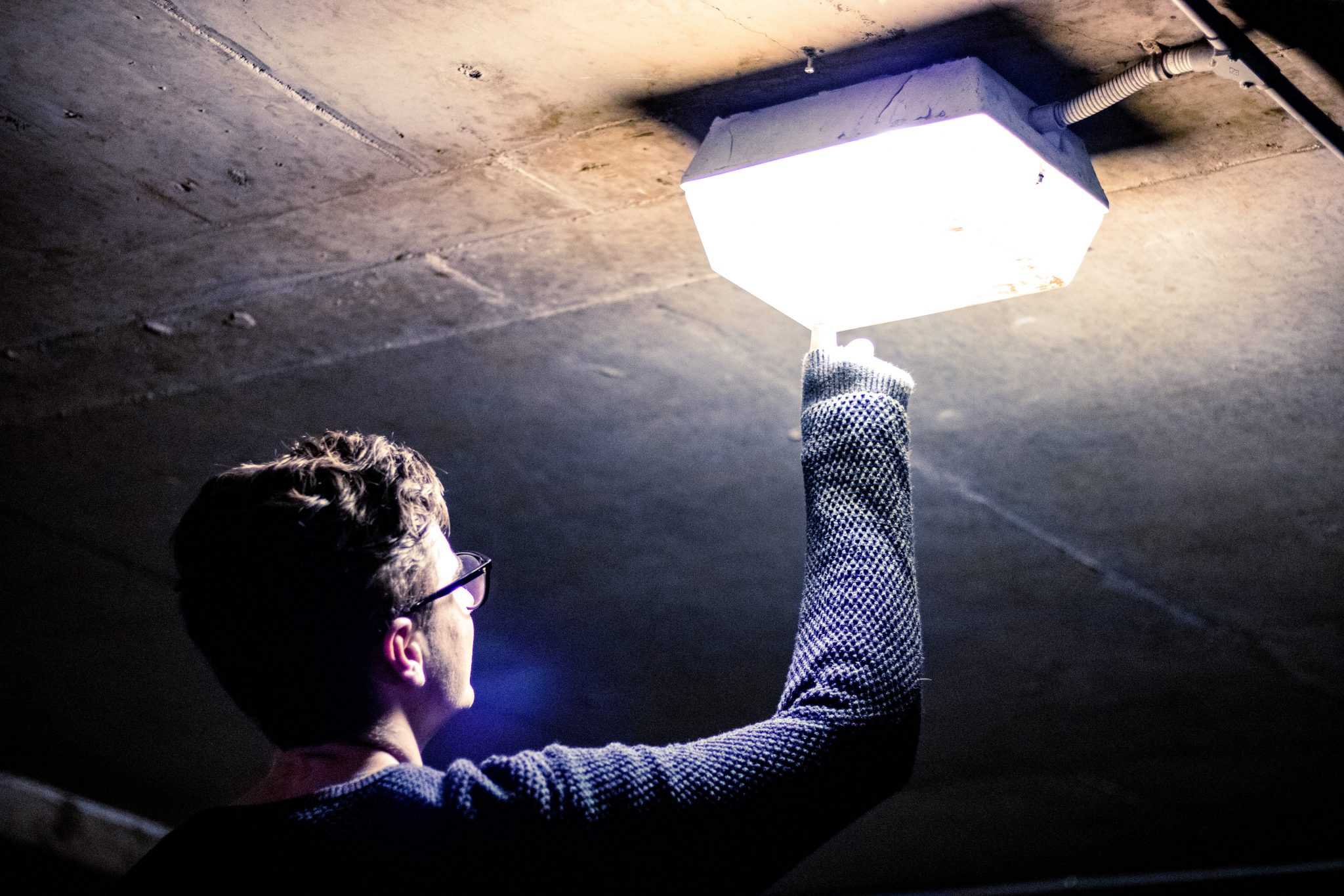 10 Helpful Garage Lighting Reviews – Upgrade Your Garage In 2022