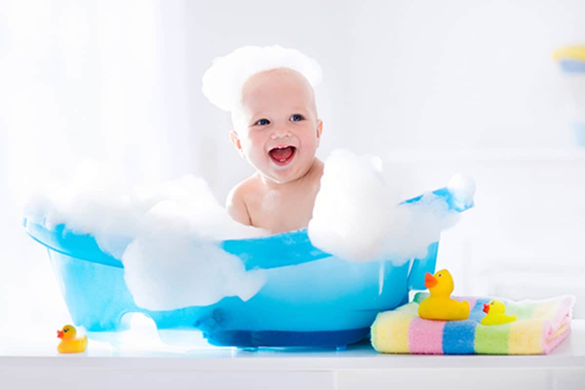 5 Safest Baby Bath Tubs - Take Care of Your Little One in 2020